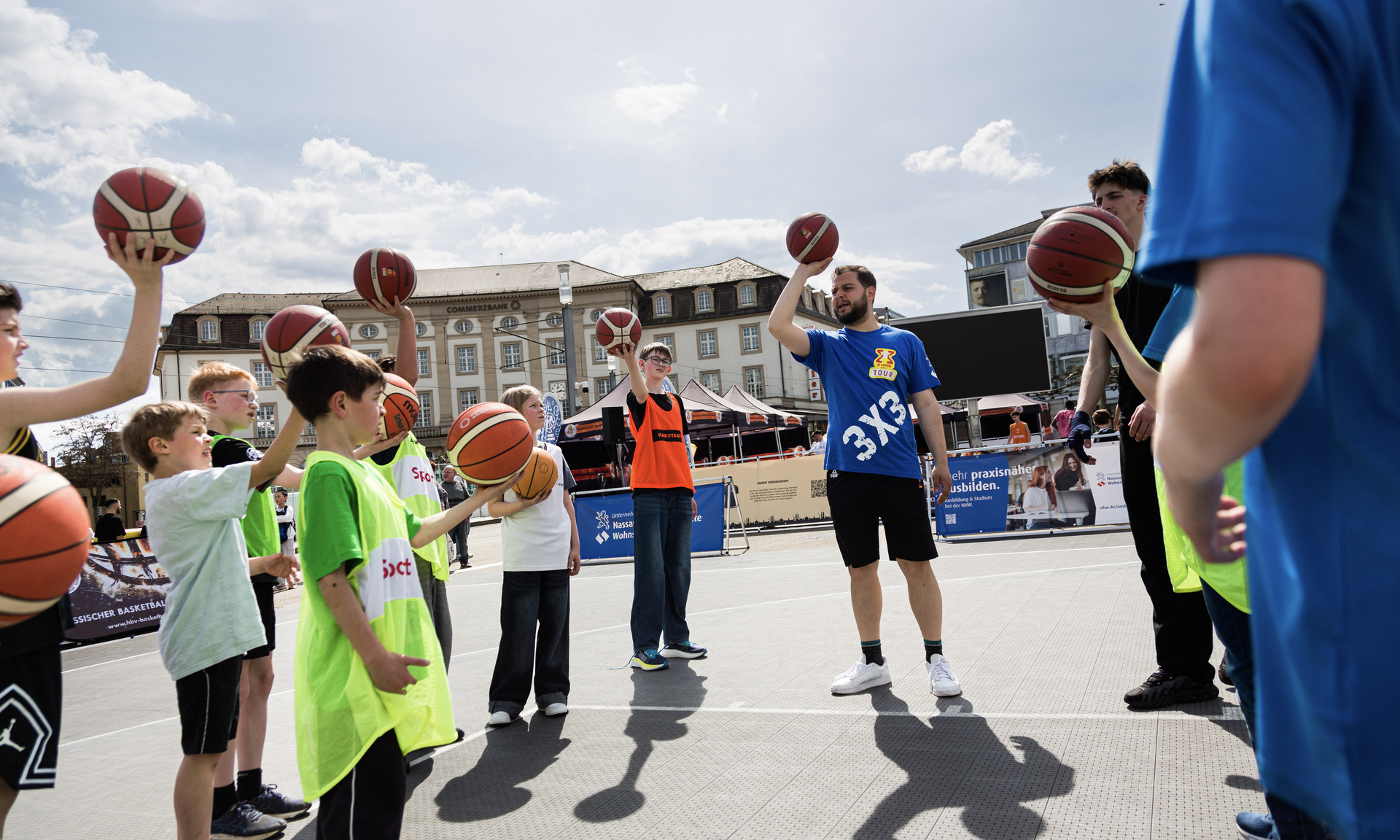 3x3 Kids Challenge in Kassel zeigt Kinder beim Basketball-Training