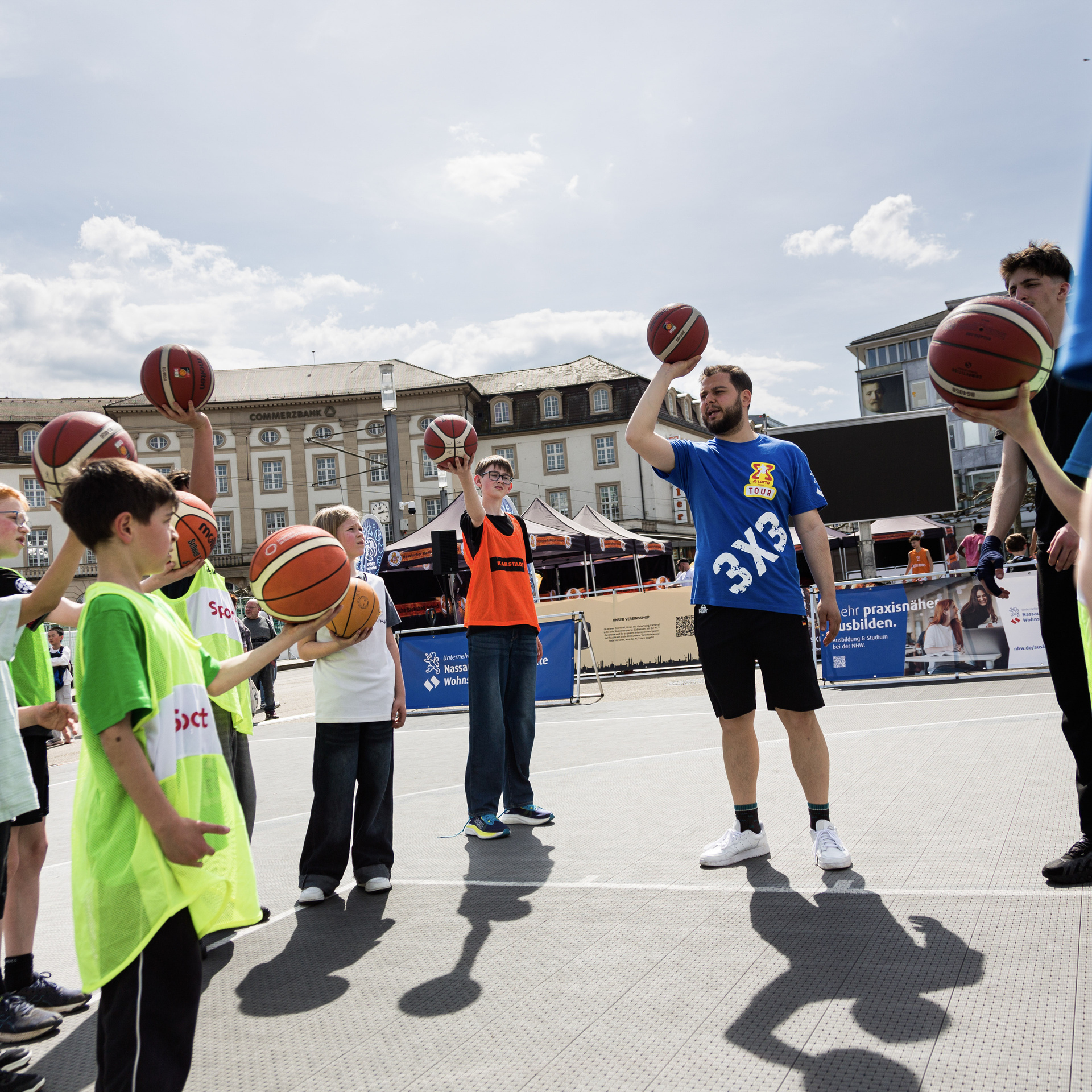 3x3 Kids Challenge in Kassel zeigt Kinder beim Basketball-Training