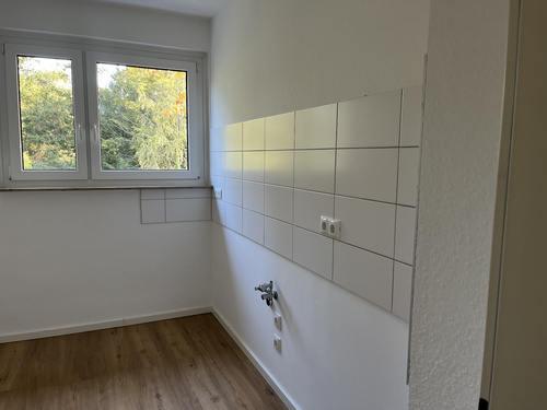 Helle 2-Zimmer-Wohnung mit Loggia – Komfortabel wohnen im 3. Obergeschoss