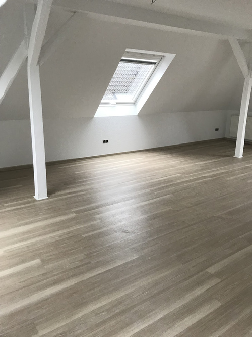 4-Zimmer-Dachgeschosswohnung mit Stil, Komfort und Küchenoption