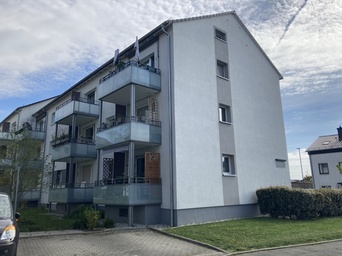 Zeitgemäß modernisierte 2-Zimmer-Wohnung im 2. Obergeschoss mit Keller