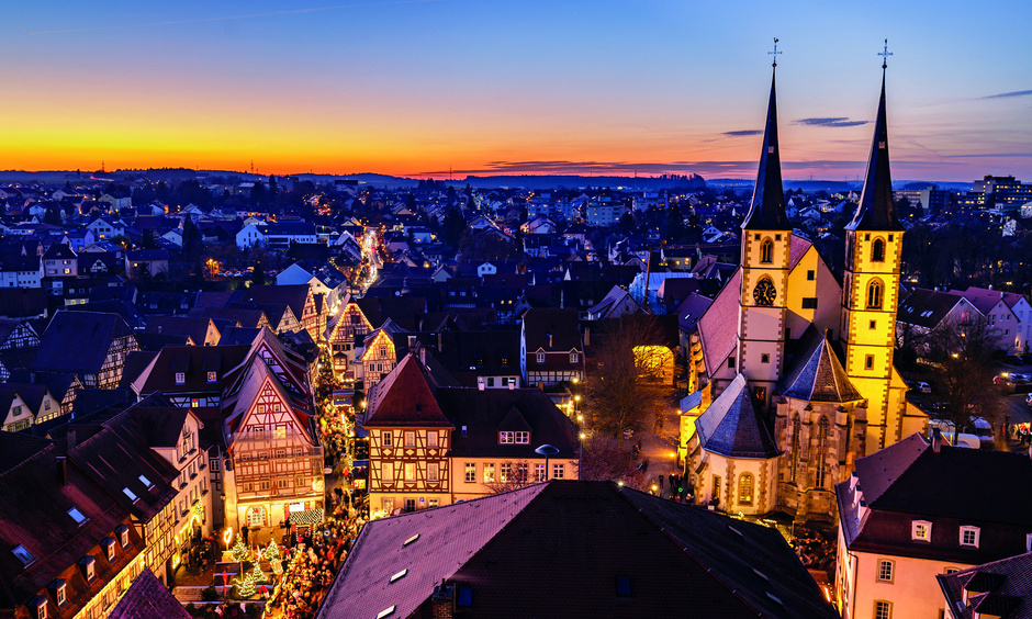 Blick auf die Fachwerkhäuser von Bad Wimpfen bei Nacht