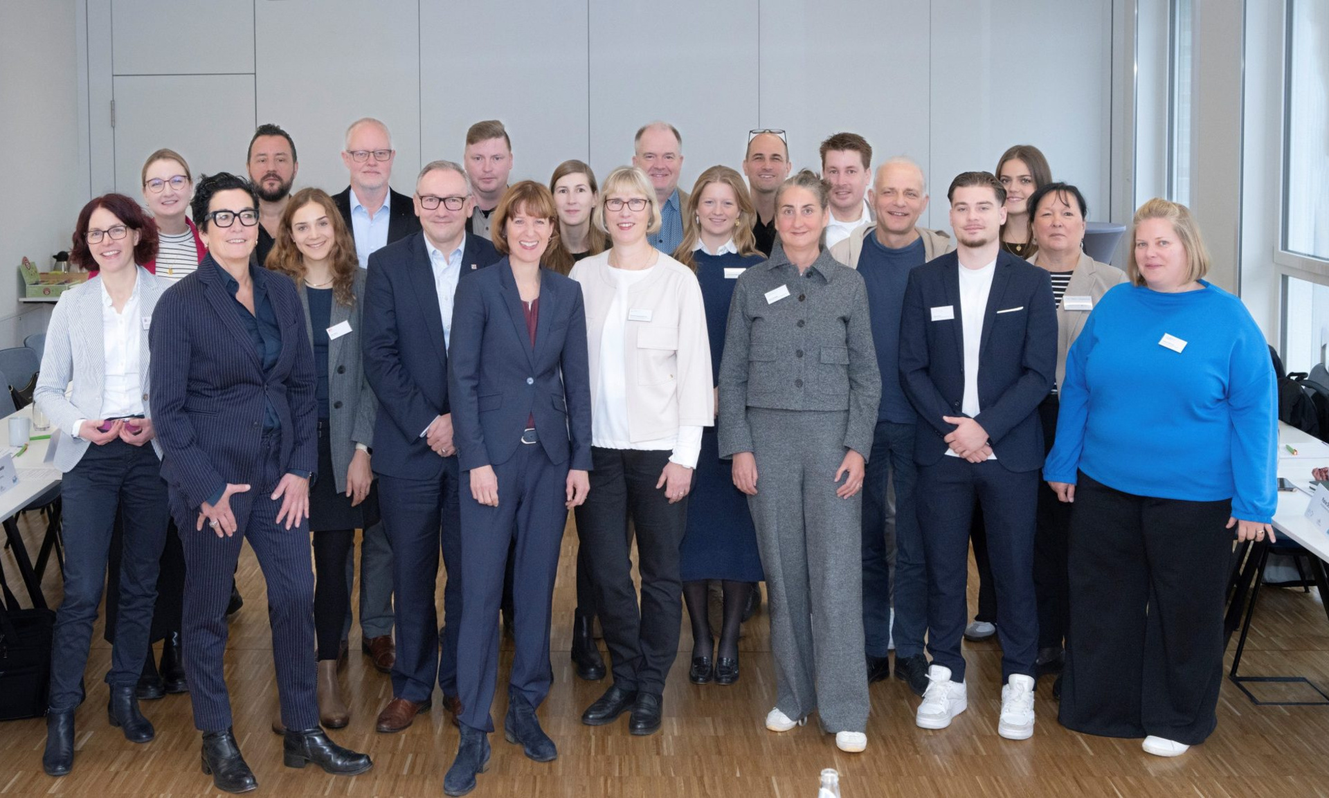 Gruppenfoto mit den Mitgliedern des Zukunftsbündnisses für Sozialen Zusammenhalt. Foto: NHW