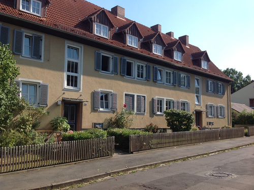Erdgeschosswohnung mit Balkon