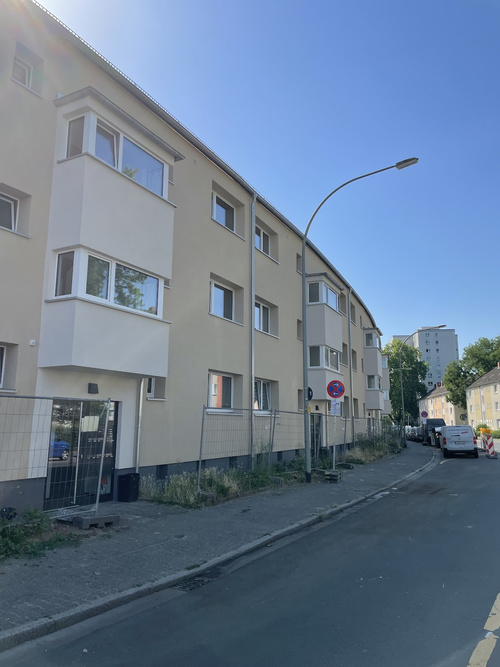 Modernisierte 3-Zimmer-Wohnung ca. 43 m² mit Keller in Frankfurt - Fechenheim