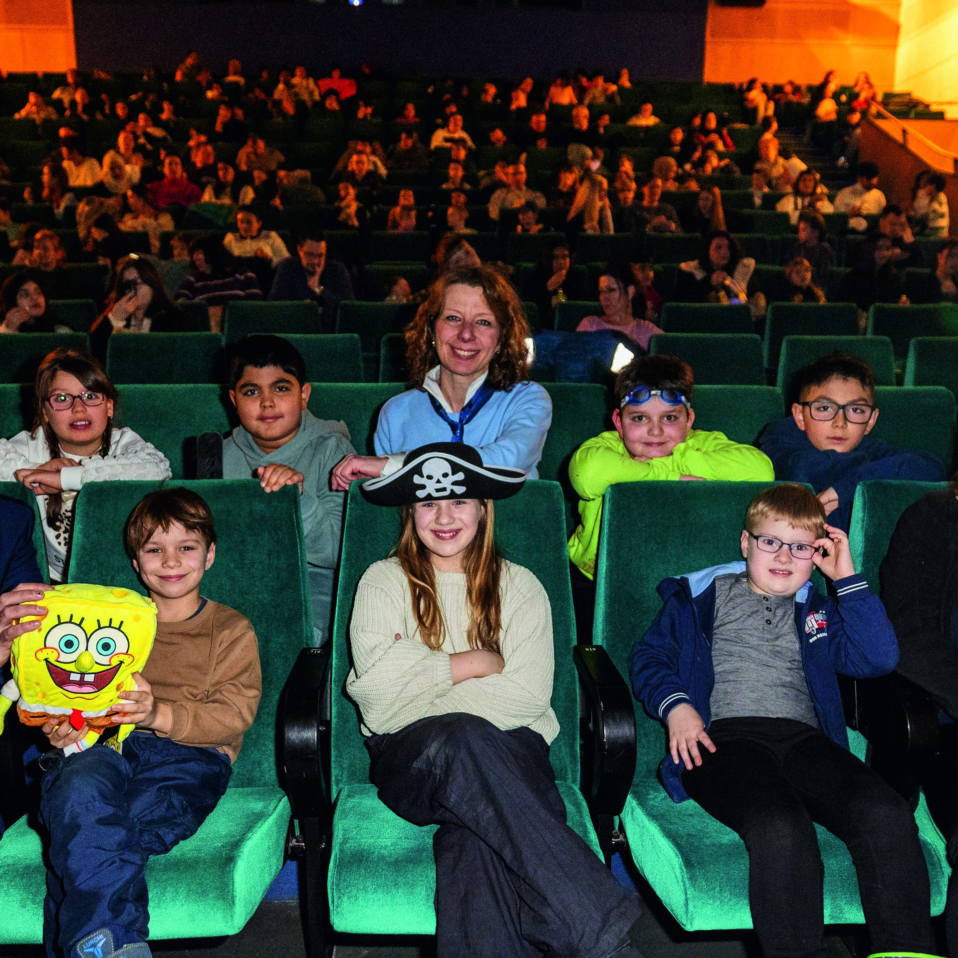 Das Foto zeigt den vollen Kinosaal im Kasseler Bali-Kino