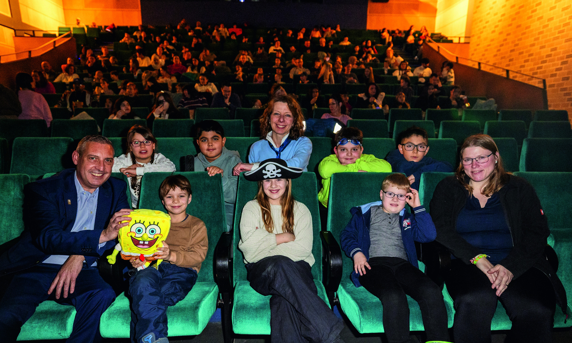 Das Foto zeigt den vollen Kinosaal im Kasseler Bali-Kino