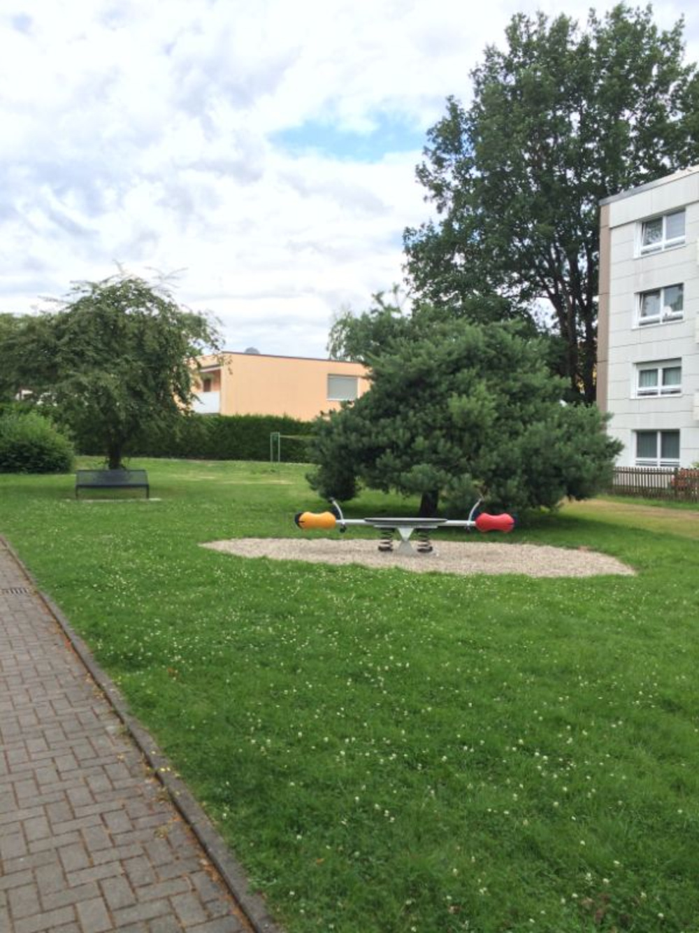 Thüringer Straße 10+12 Grünanlage