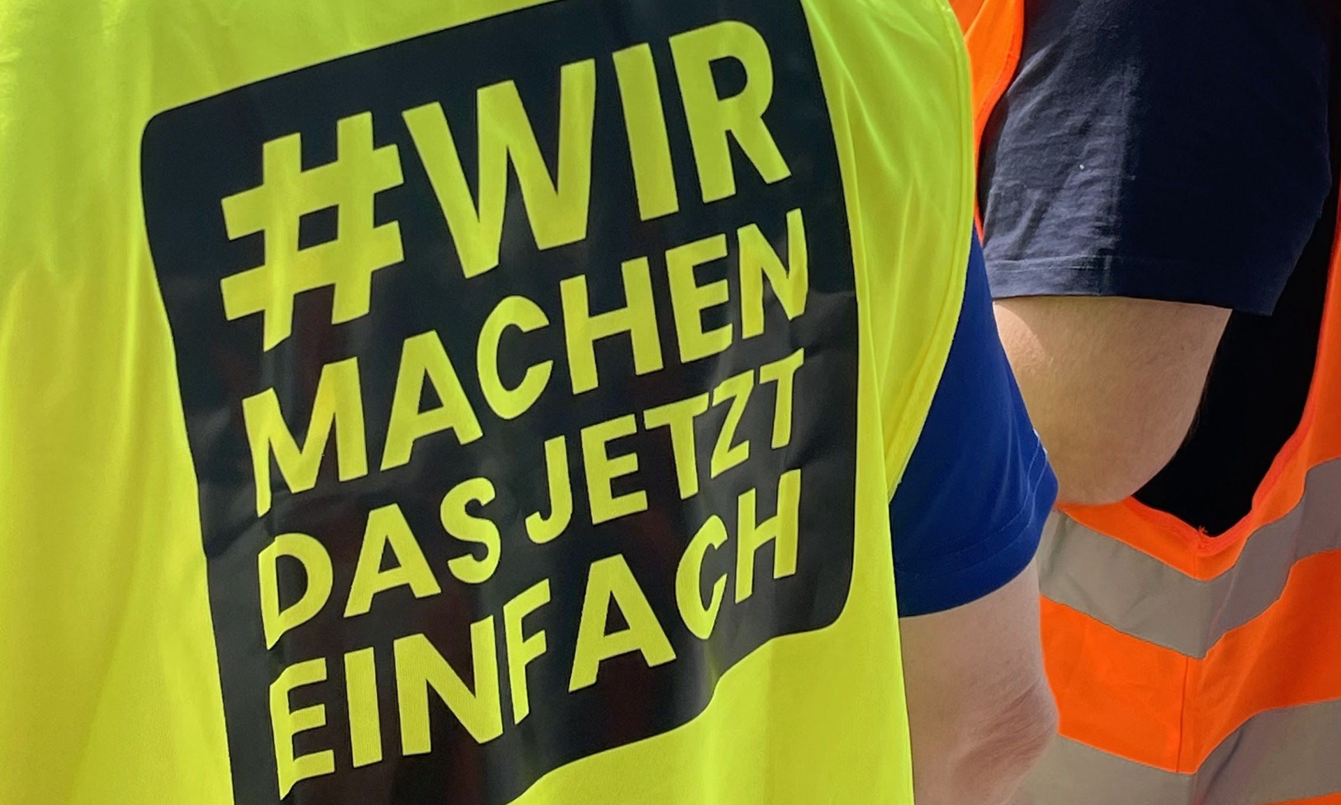 Menschen beim Müllsammeln bei Projekt Wir Machen Das Jetzt Einfach