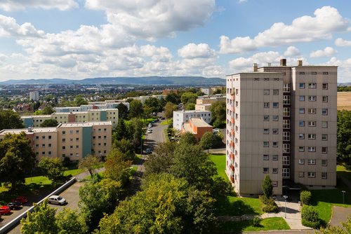 2-Zimmer-Erdgeschosswohnung mit Balkon, Badewanne und Waschmaschinenanschluss