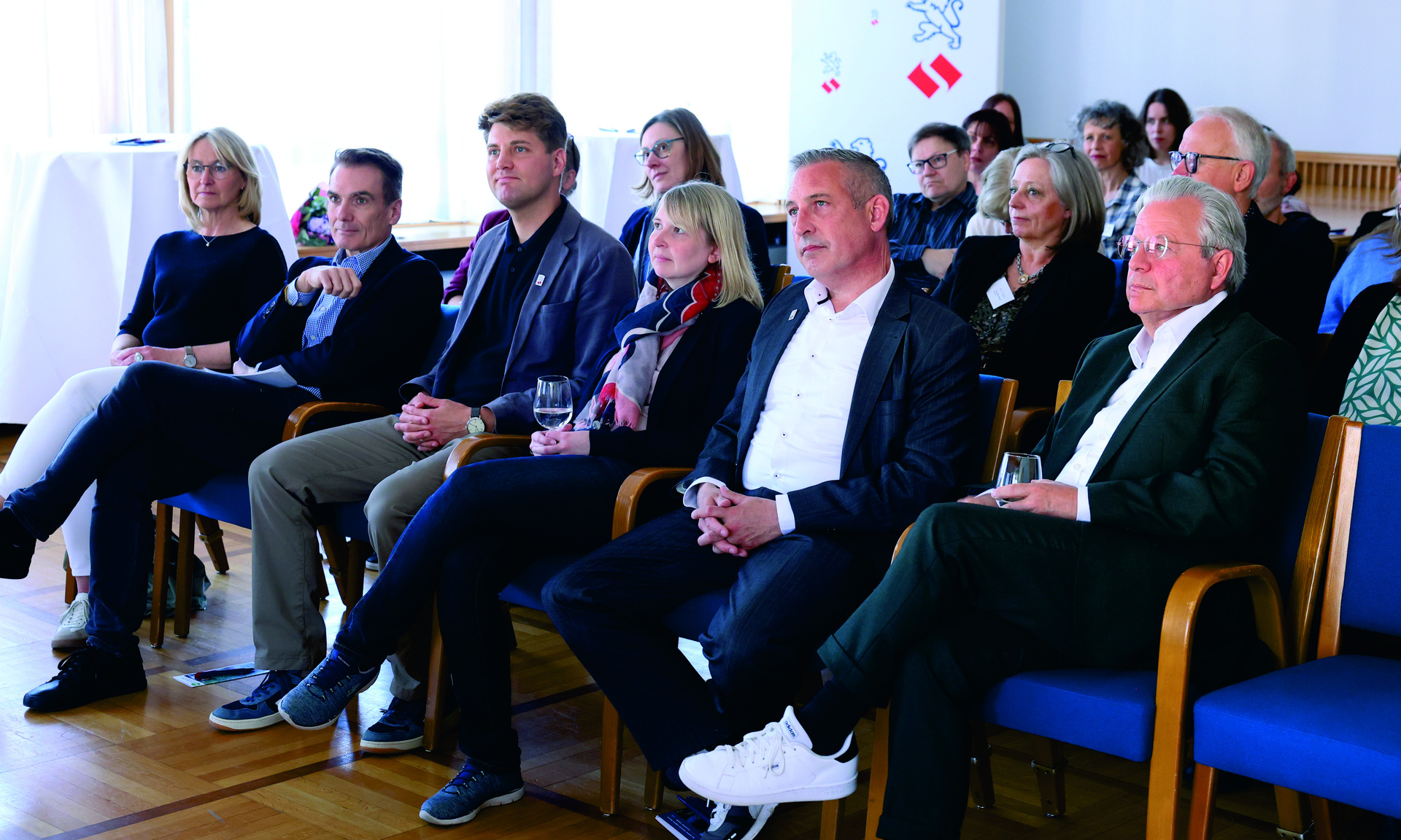 10 Jahre WST in Kassel: Zu den Gästen zählten Kassels Sozialdezernent Dr. Norbert Wett (2.v.li.), NHW-Geschäftsführer Dr. Constantin Westphal (re.) und Sascha Holstein (2.v.re.), Leiter des NHW-Regionalcenters Kassel.
