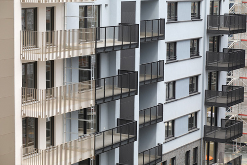 Erstbezug mit Komfort – helle 4-Zimmer-Wohnung in zentraler Lage
