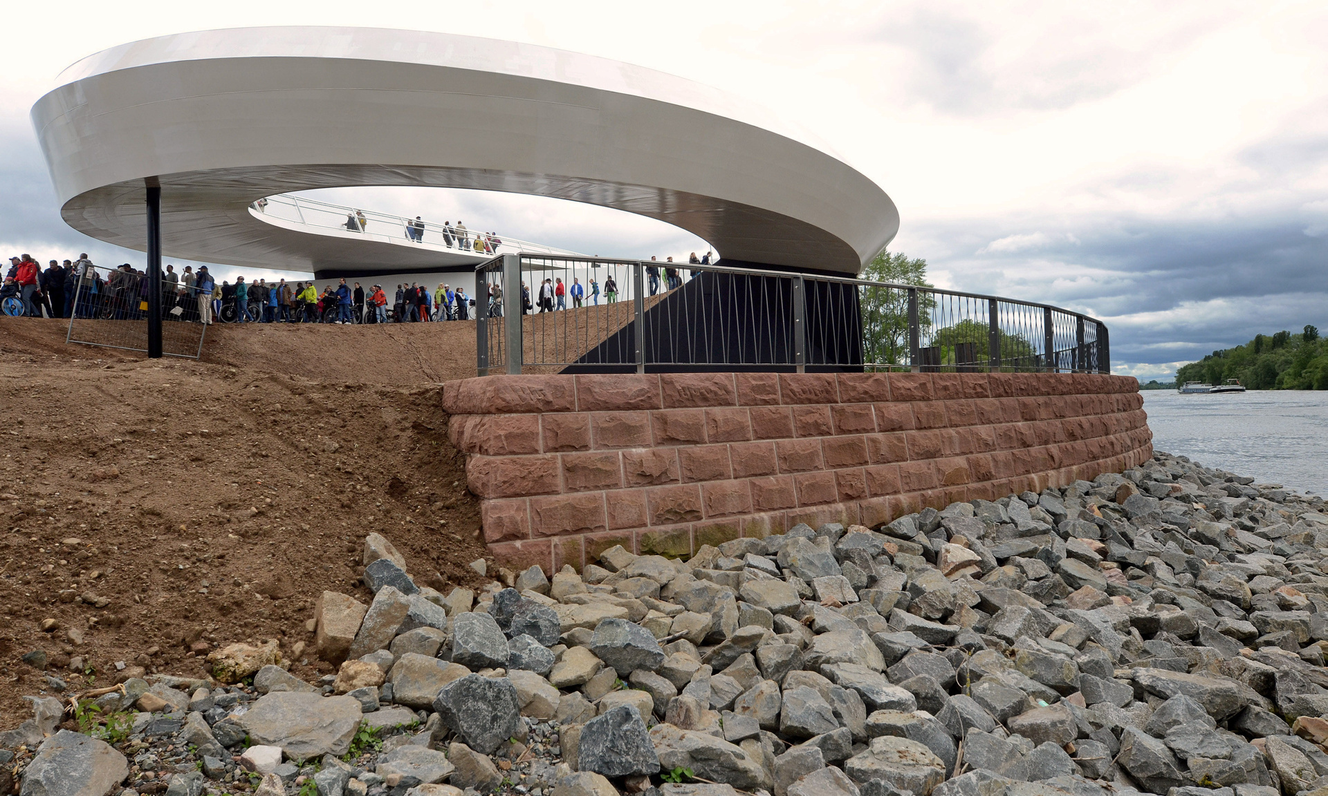 Einweihung der Ölhafenbrücke in Raunheim