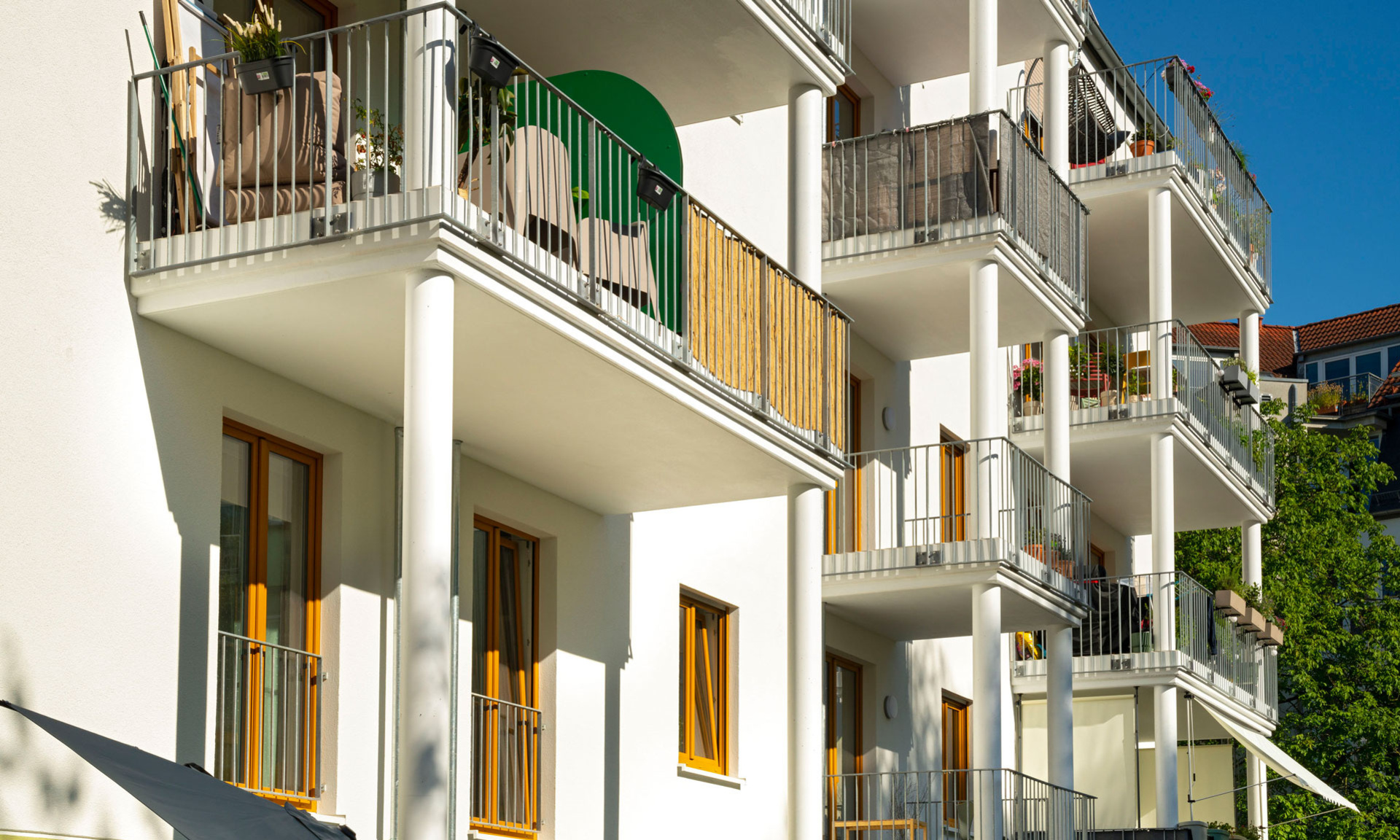 Zu dem vierstöckigen Gebäudeensemble gehören zudem 22 Zwei-Zimmer-Wohnungen, 20 Drei-Zimmer-Wohnungen und elf Vier-Zimmer-Wohnungen. Foto: Barbara Staubach