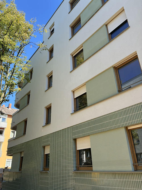 Modern wohnen in Niederrad: Attraktive 2-Zimmer-Wohnung mit Terrasse und Garten