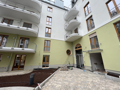 Ruhiges Mehrfamilienhaus sucht neue Mitmieter