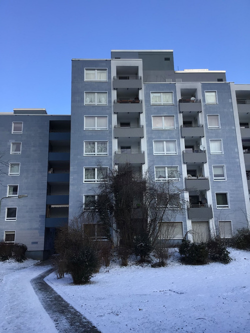 Praktische 2 Zimmer Wohnung mit Balkon in Frankfurt-Praunheim