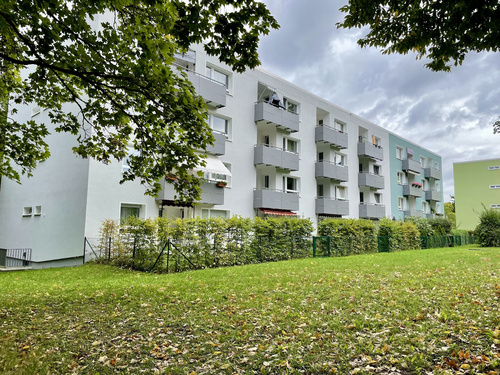 Familienfreundliche 4-Zimmer-Wohnung in der 1. Etage mit Balkon und Gäste-WC