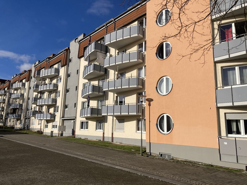 Komfortables Wohnen mit Abstellmöglichkeiten und Badewanne
