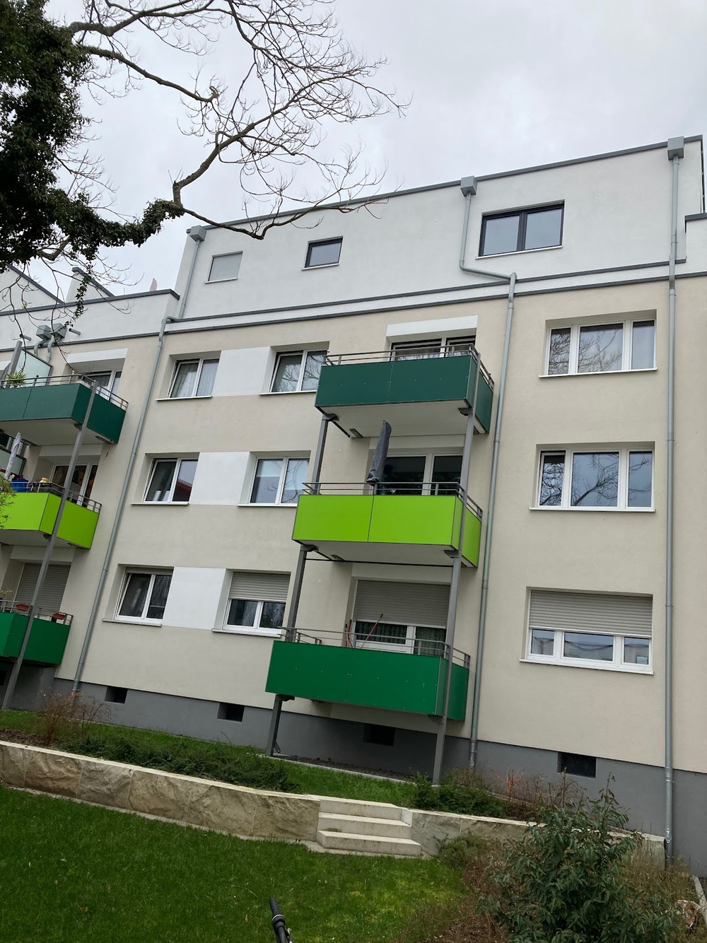 Hausansicht Balkonseite