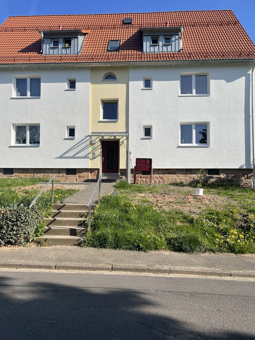 Wohnen mit Struktur: 2-Zimmer-Wohnung mit Badewanne und Abstellräumen