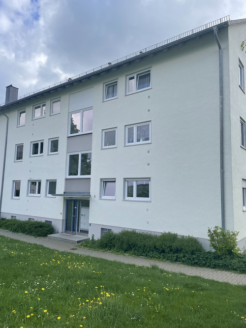 Praktisch geschnittene 3-Zimmer-Wohnung mit Balkon und Keller