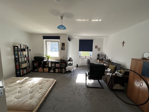 Kompaktes Zuhause mit Balkon und Badewanne