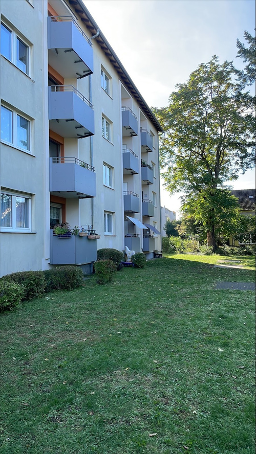 Komfortable Wohnung mit Balkon und Waschmaschinenanschluss in der Wohnung