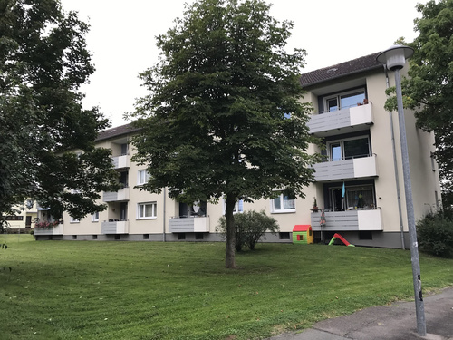 3-Zimmer-Wohnung im 1. Obergeschoss mit Balkon