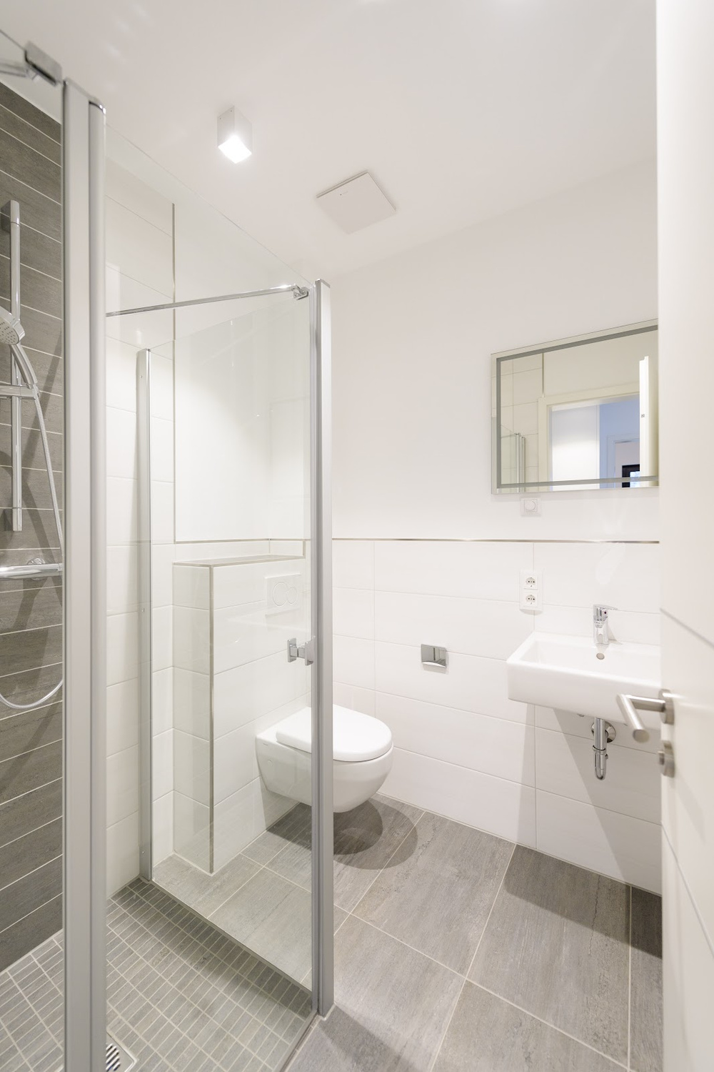 Badezimmer mit Dusche