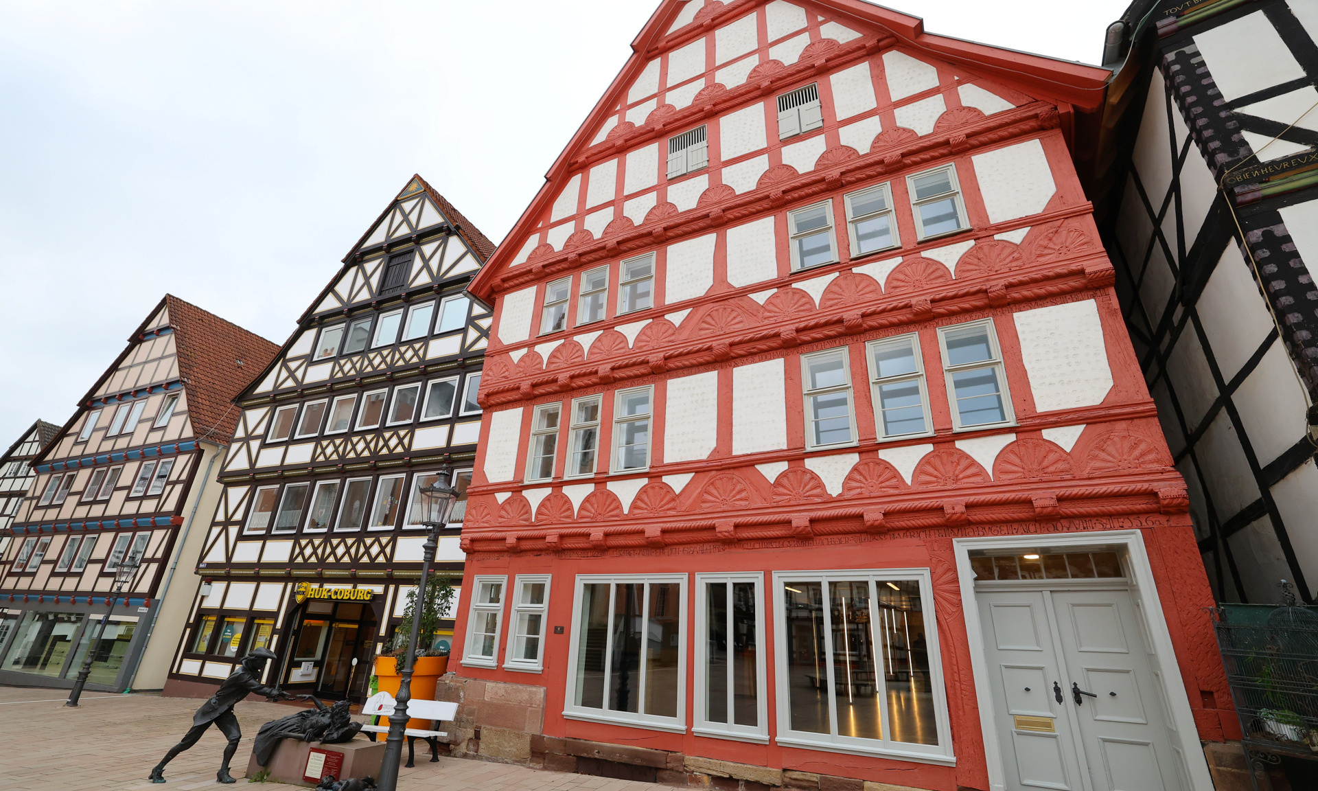 Frisch renovierte Fachwerkhäuser am Marktplatz in Hofgeismar