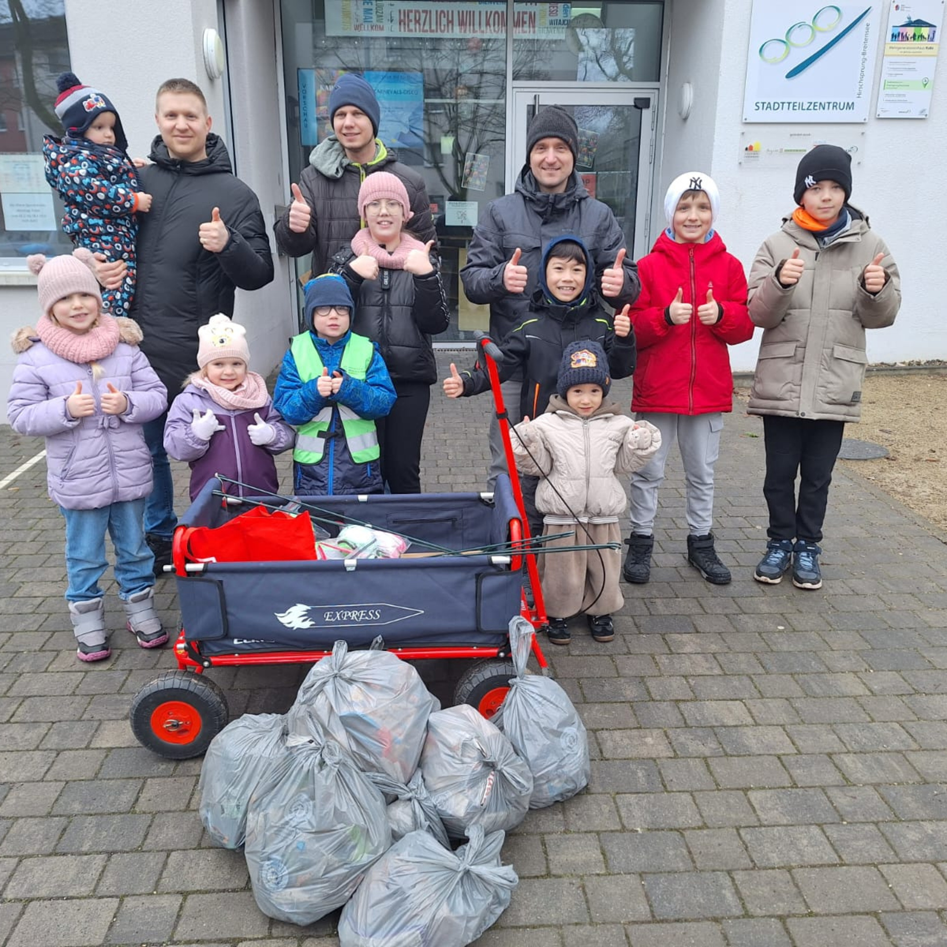 Gruppe der Kleinen Feger mit gesammeltem Müll