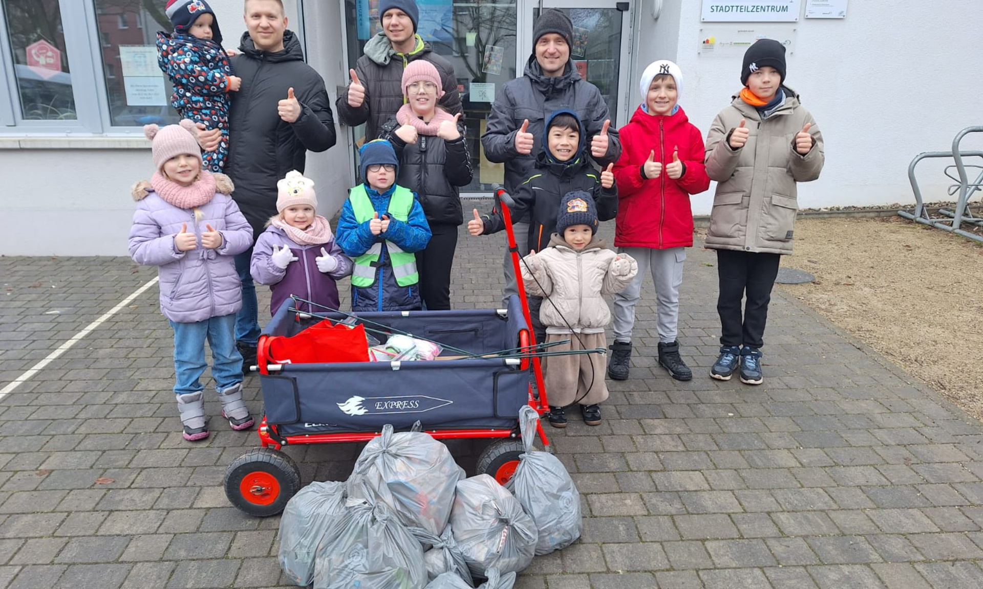 Gruppe der Kleinen Feger mit gesammeltem Müll