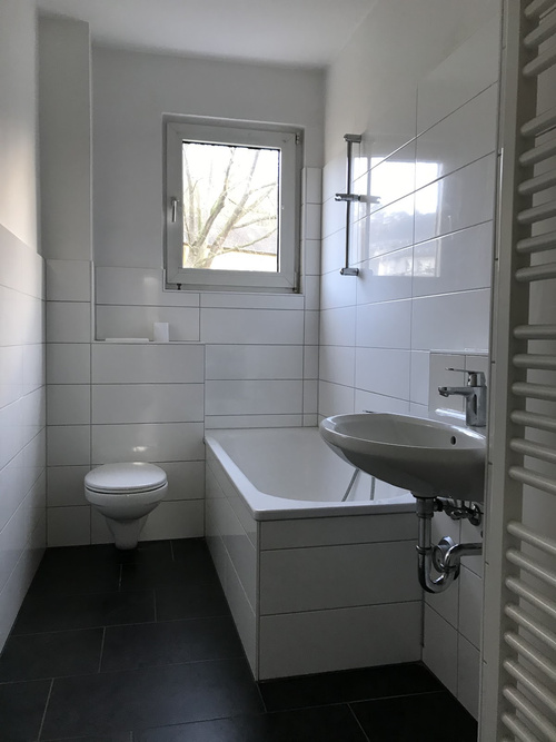 Gut geschnittene Erdgeschosswohnung mit Balkon