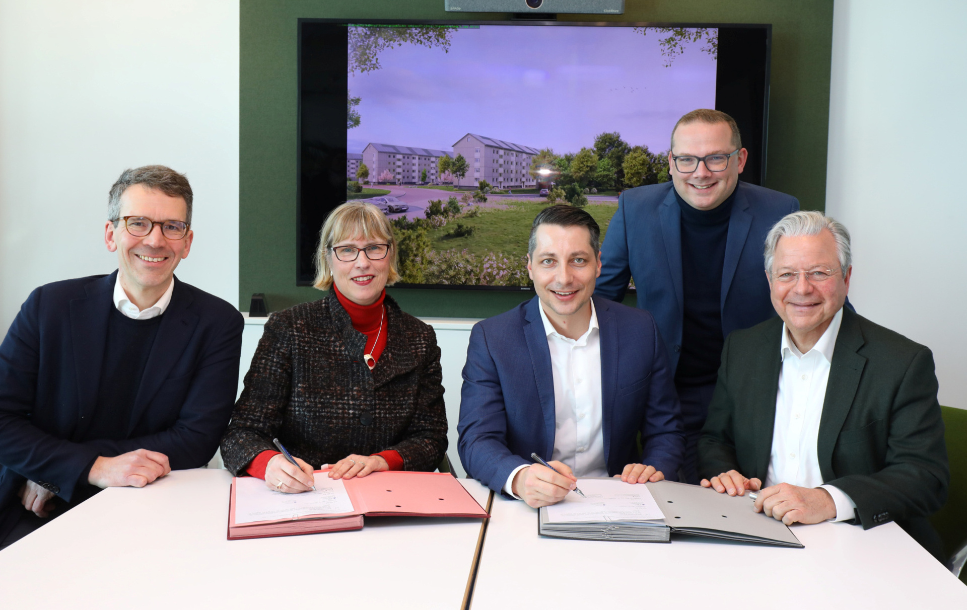 Freuen sich auf den Start der ersten Zusammenarbeit:( v.l.:) Dr. Volker Wiegel, operativer LEG-Vorstand, Johannes Brunn, Andreas Miltz, beide Geschäftsführer RENOWATE, Dr. Constantin Westphal, Geschäftsführer NHW. Foto: NHW/ Thomas Rohnke