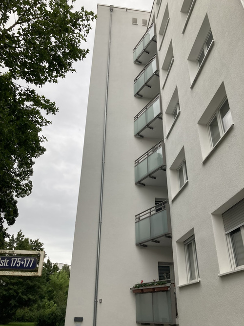 In Sachsenhausen ankommen: 1 Zimmer mit Balkon für kleine Auszeiten