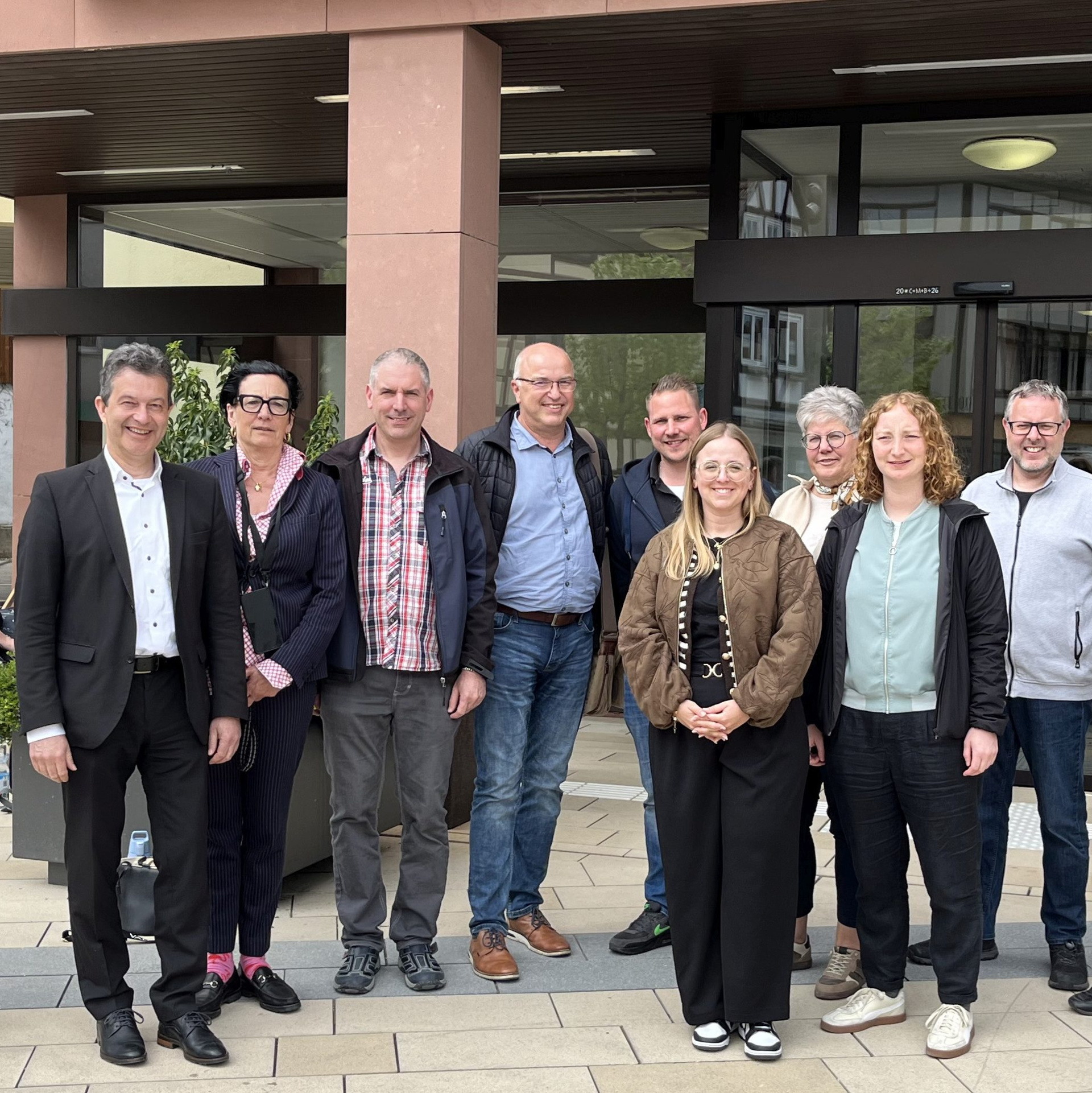 Gruppenfoto mit elf Menschen in Schlüchtern