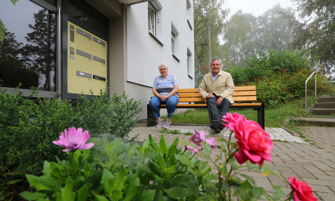 Im Wacholderweg (Kassel) wünschte man sich neben einer Bank auch einen Fahrradständer für den Bereich am Hauseingang. Foto: NHW