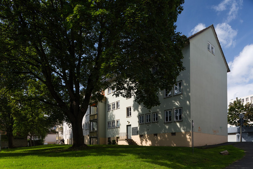 2-Zimmer-Wohnung mit Balkon in Zentrum-Nähe!