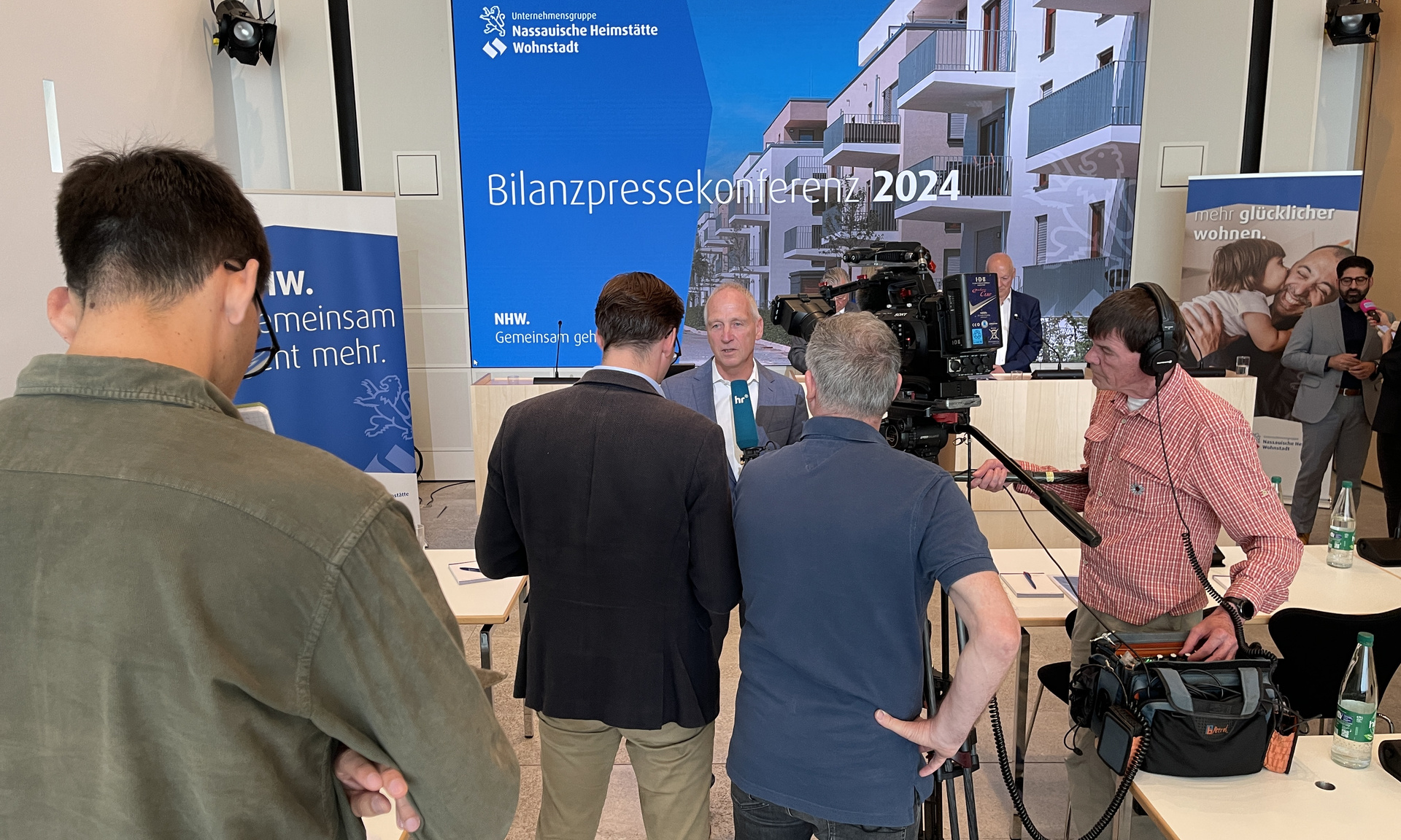 Dr. Thomas Hain im Interview mit der hessenschau. Foto: NHW