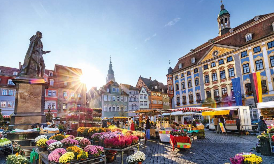 Coburg Innenstadt, Marktplatz mit Blumenständen
