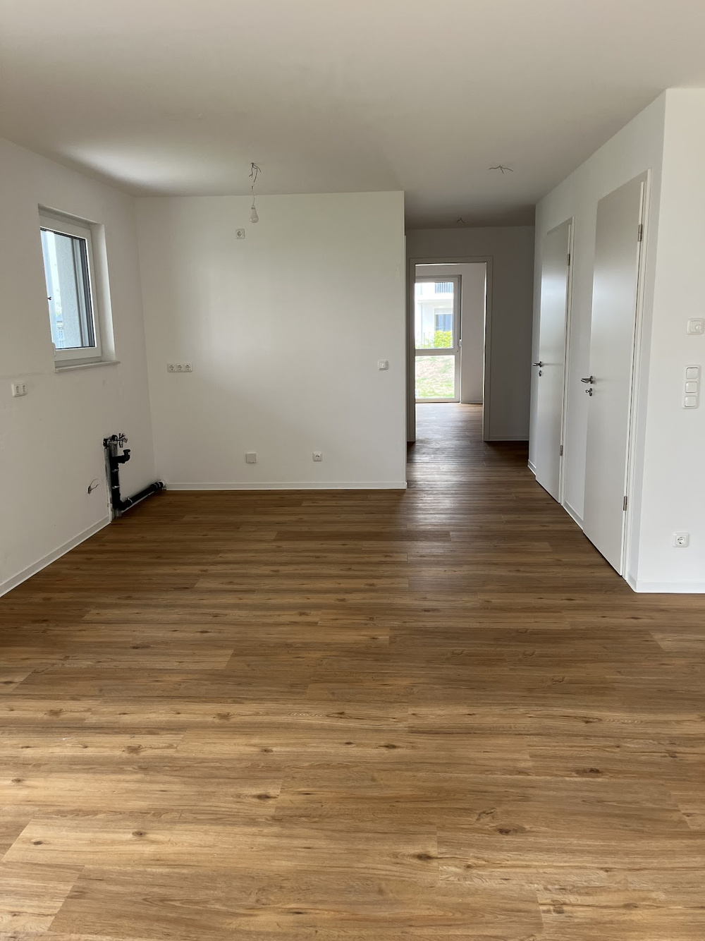 Küch mit Blick in Flur