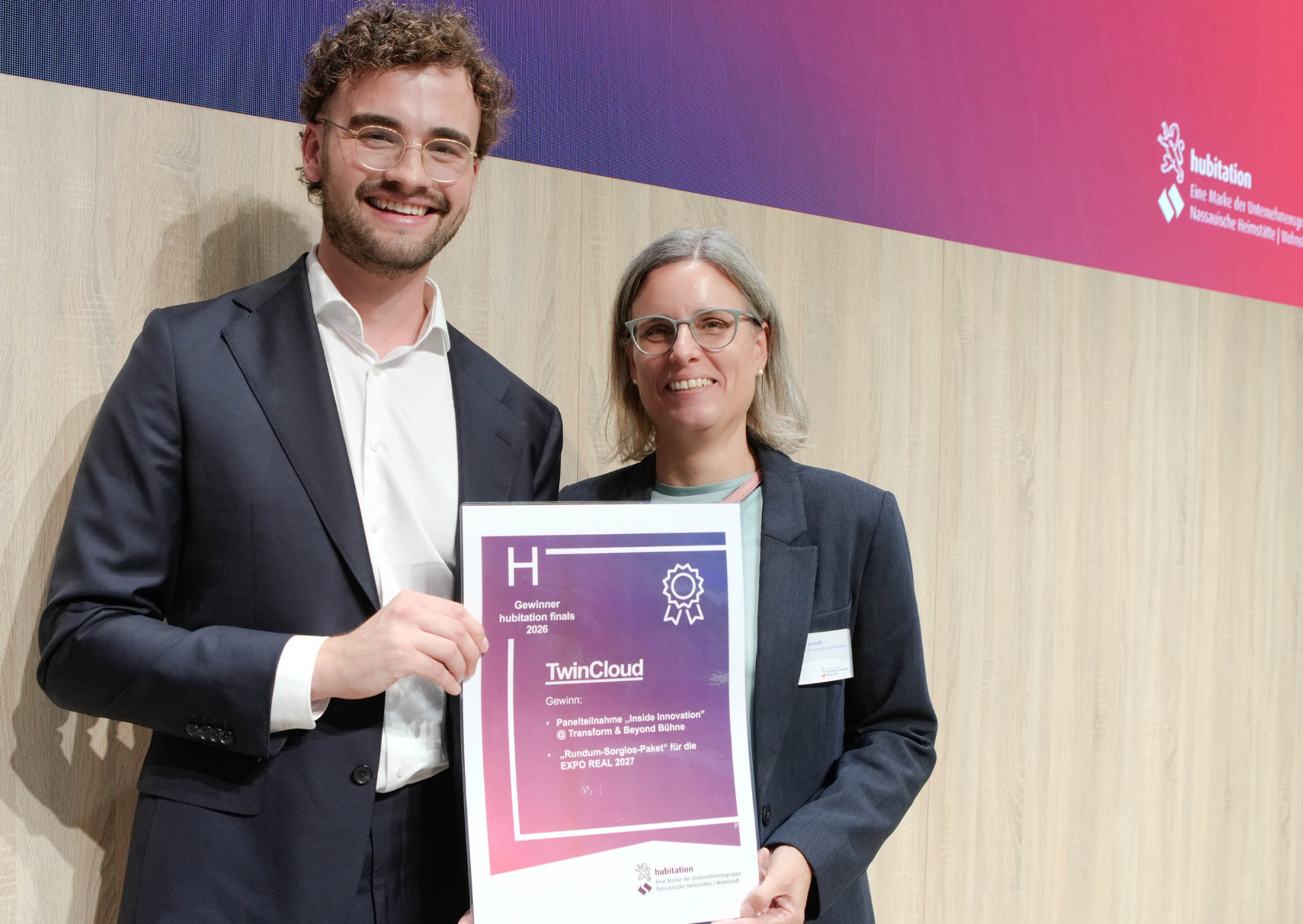 Leonhard Thyssen, Gründer und CEO von TwinCloud, mit Wiebke Cartelli vom Tandempartner NHW.