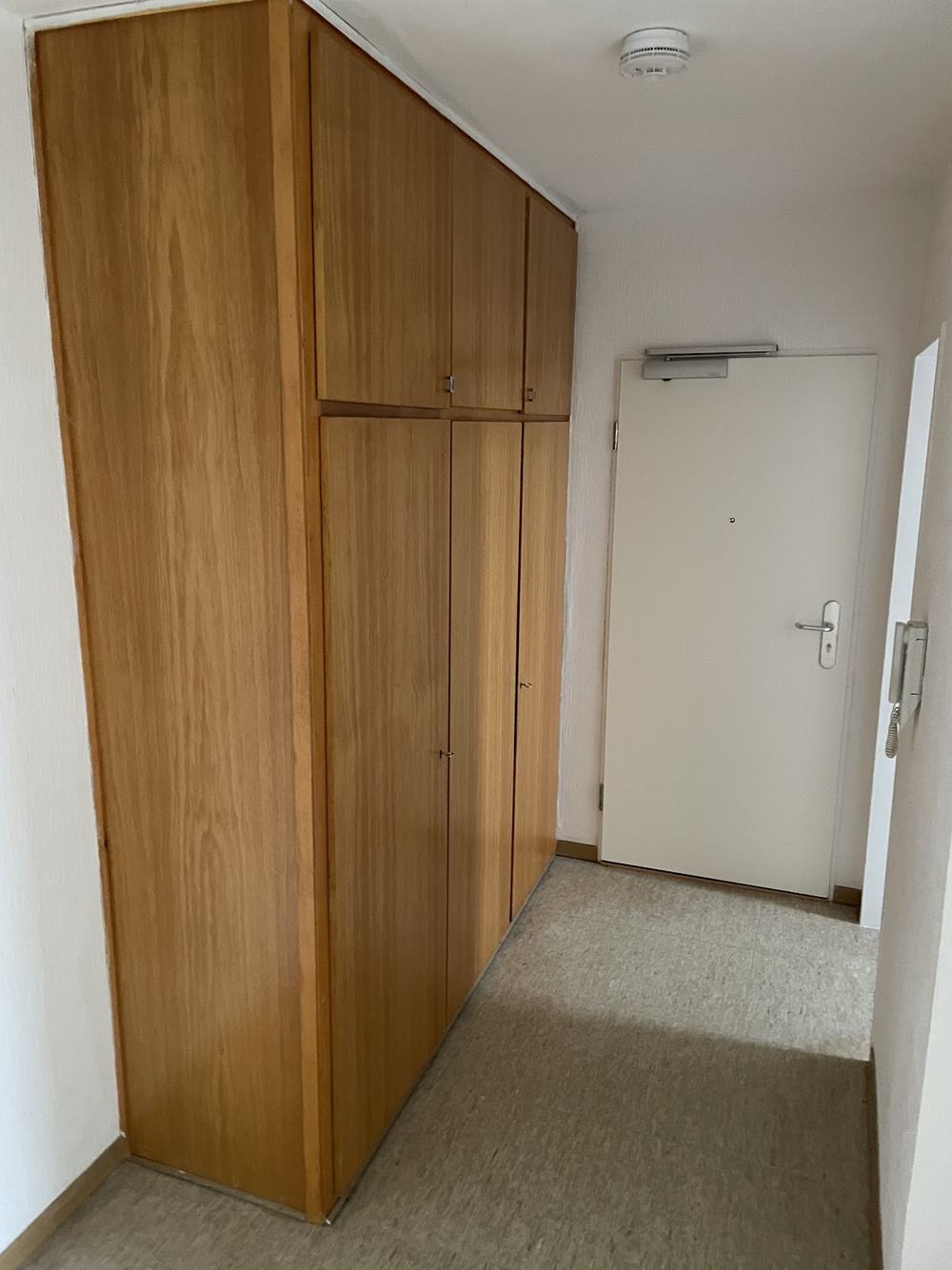 Flur mit Einbauschrank