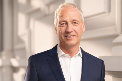 Dr. Thomas Hain