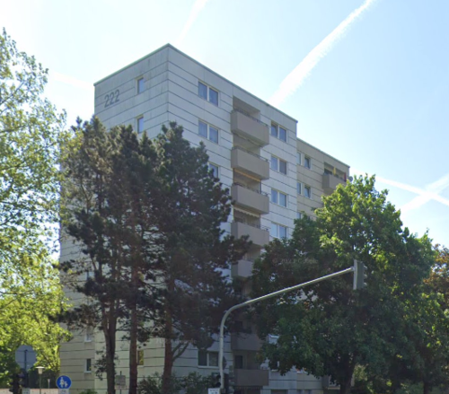 4-Zimmer-Wohnung mit Loggia und Aufzug im 8. Obergeschoss