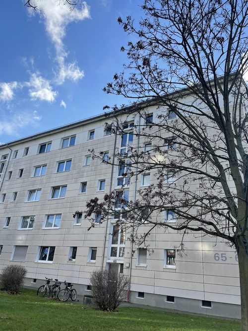 Kompakte Erdgeschosswohnung mit Loggia in Rüsselsheim am Main