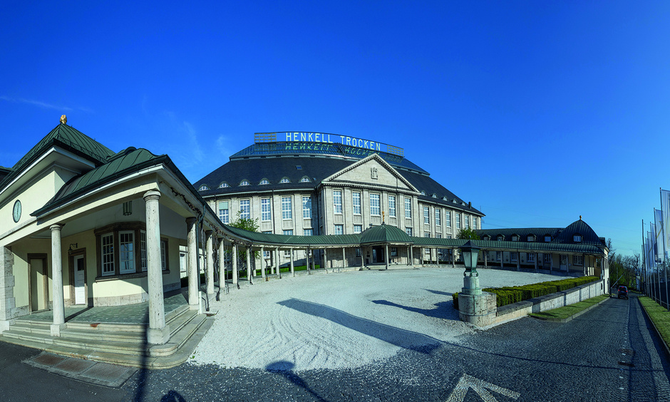 Weitwinkel von einem großen Anwesen