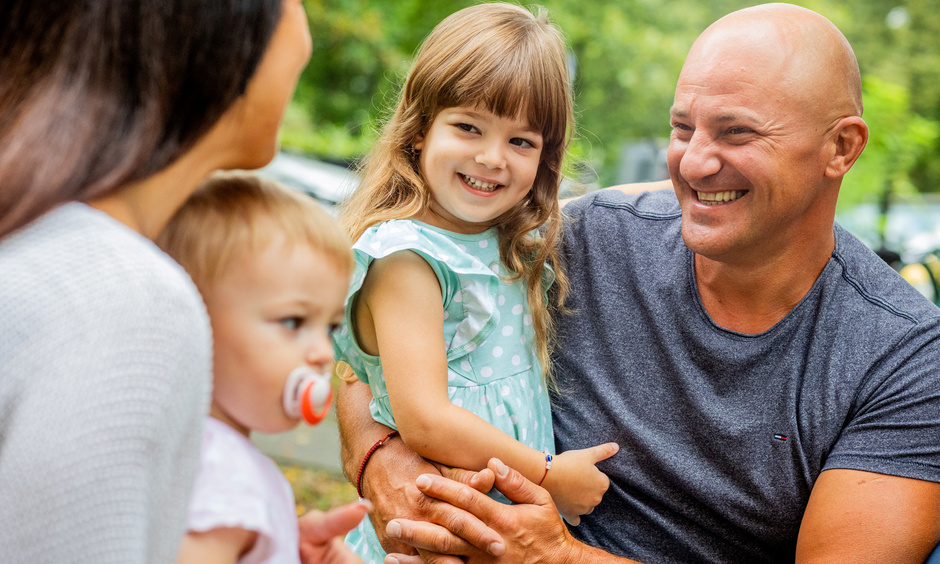 Mutter, Vater und zwei Kinder