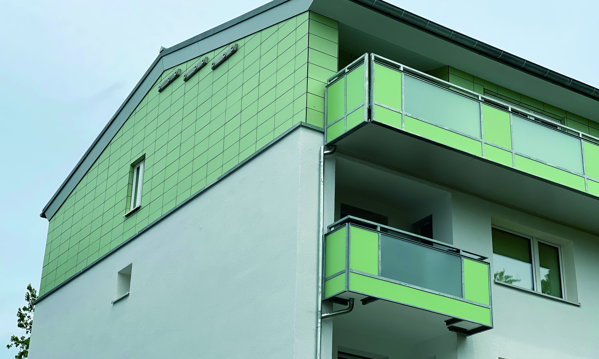 Ansicht Gebäudefassade nach Modernisierung in Mörfelden-Walldorf